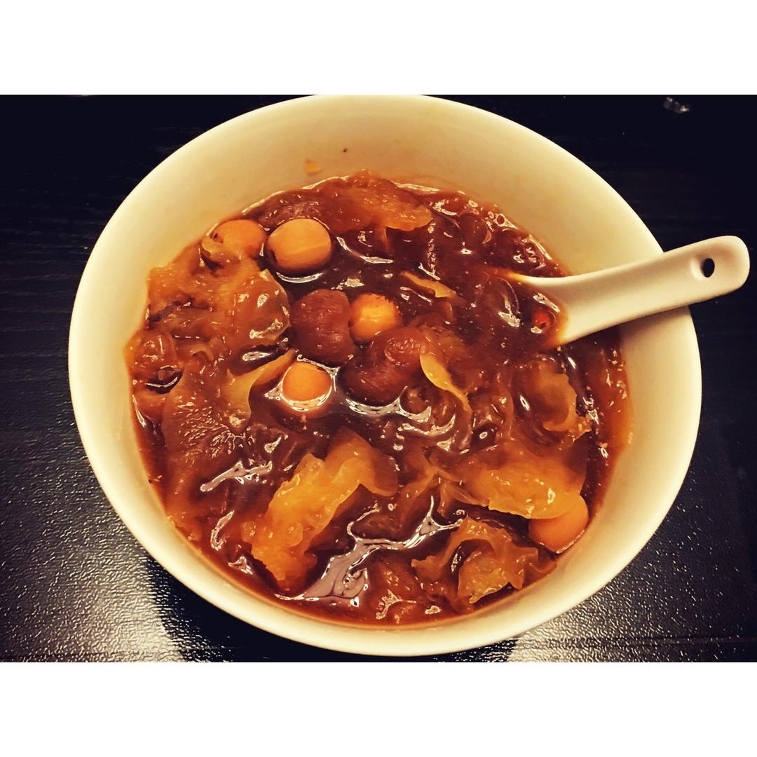 冰糖银耳红枣汤