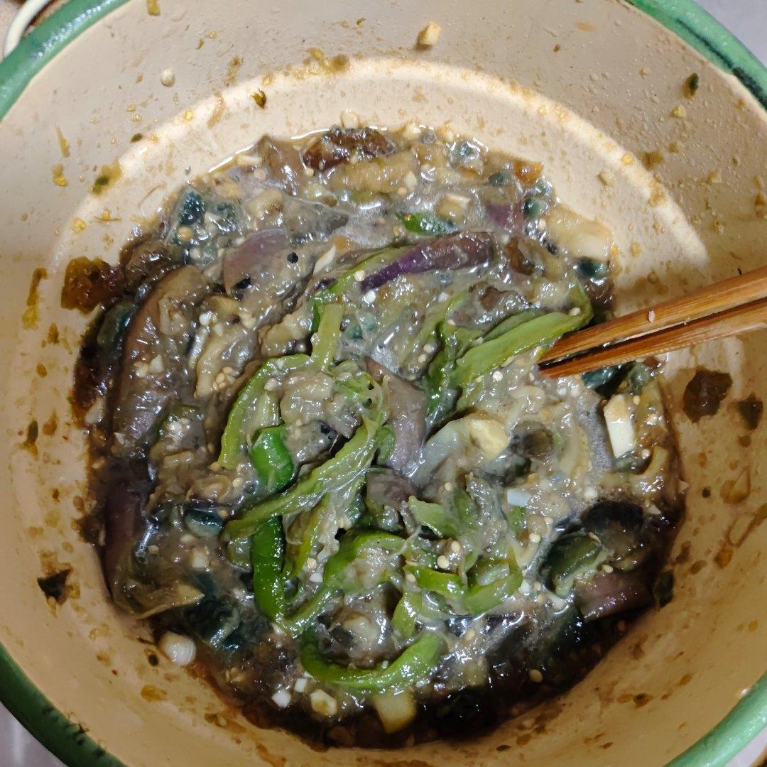 皮蛋擂青椒茄子(夏天必备的凉菜单品)