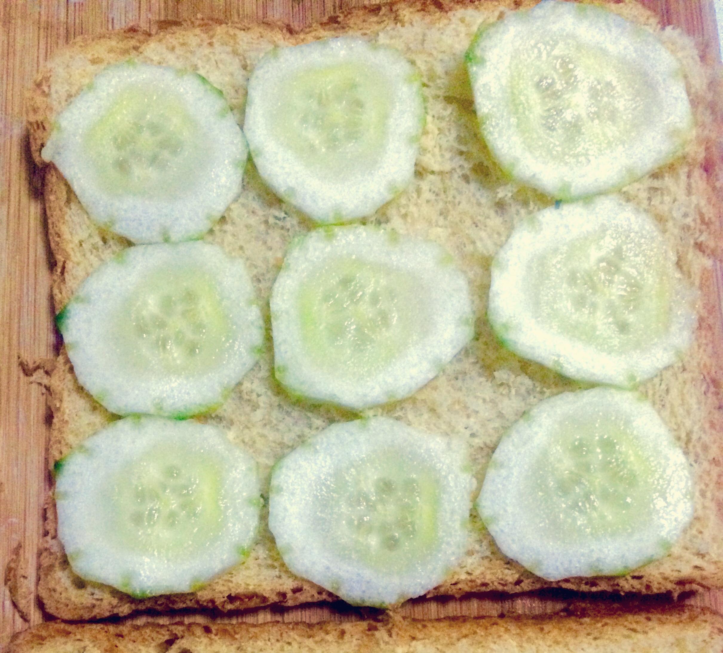冰冻的三明治—黄瓜香蕉的做法 步骤2