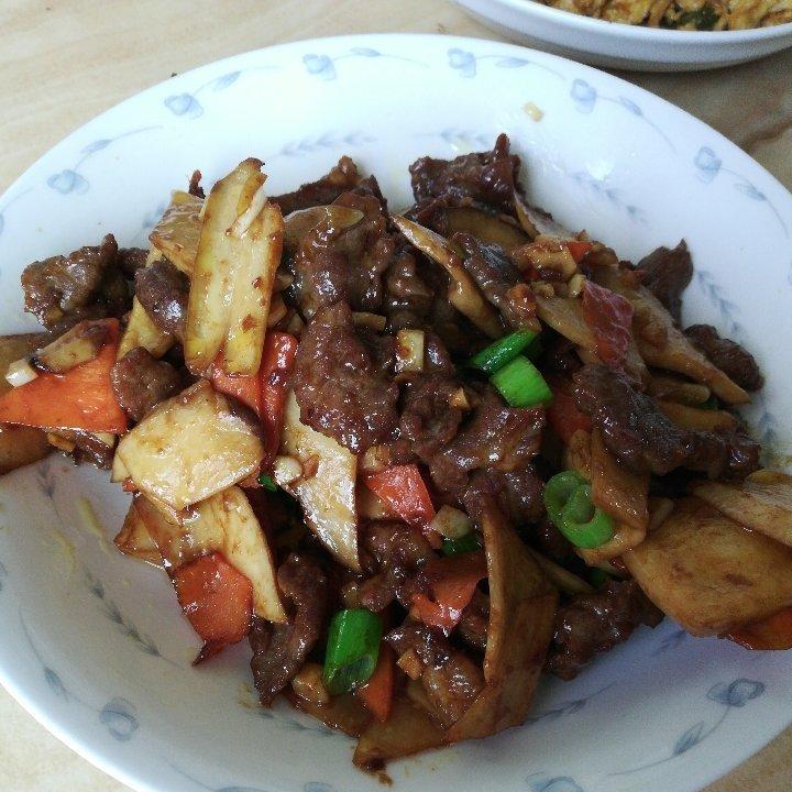 家常菜~杏鲍菇烧牛肉粒