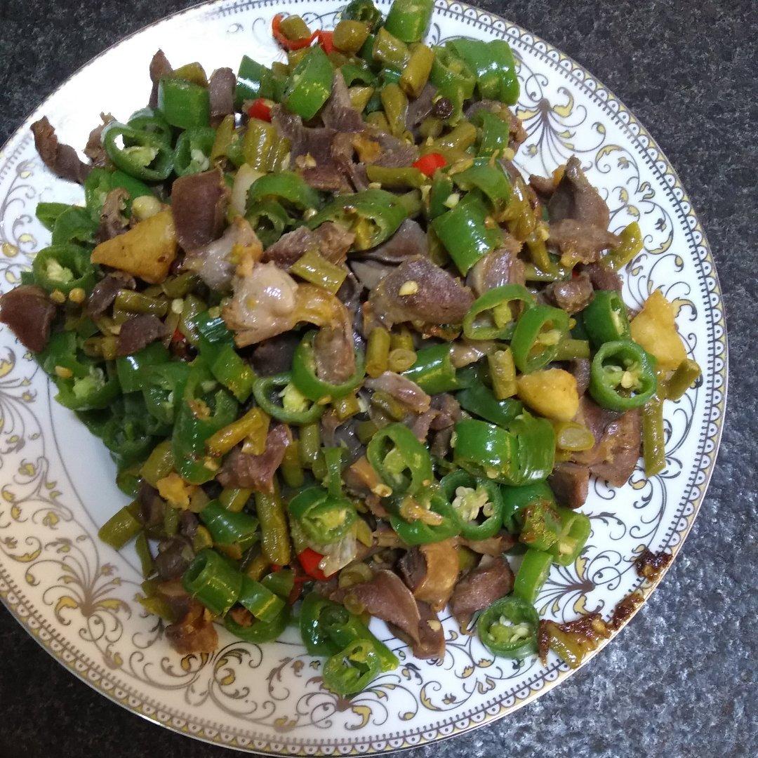 酸豆角炒鸡胗