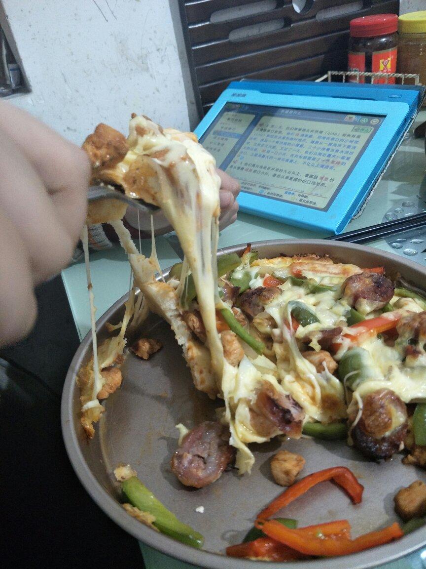 火腿肠围边披萨