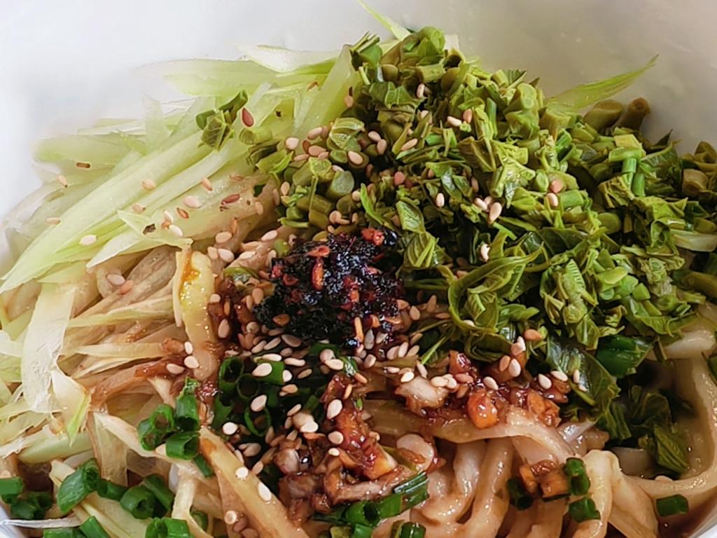 香椿芝麻酱拌面