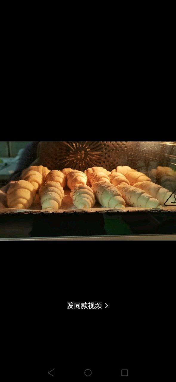 🥐蒜香芝士海盐卷                          小朋友都无法抗住的蒜香卷