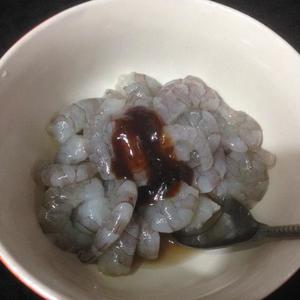 豌豆炒虾仁的做法 步骤1