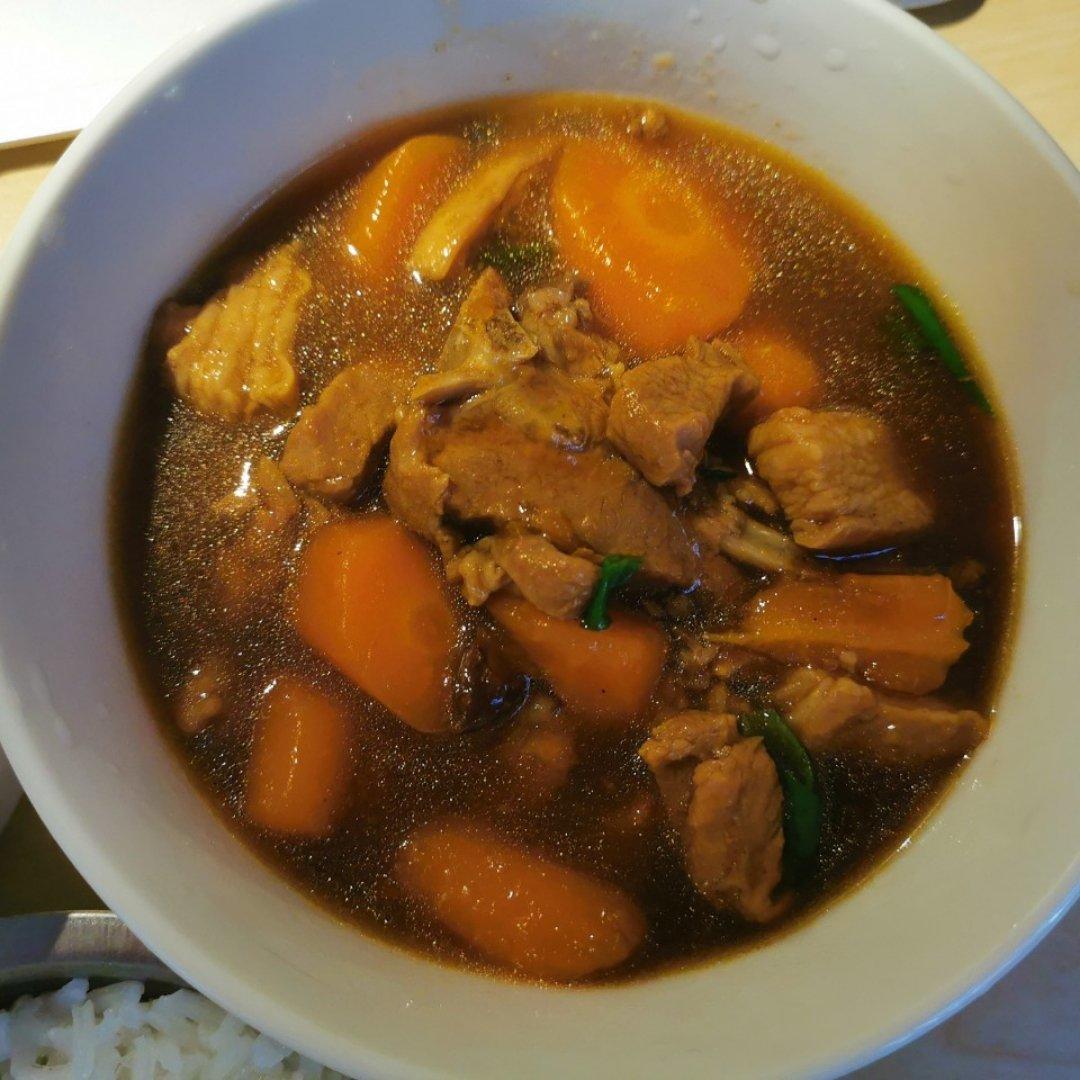 红焖羊肉炖胡萝卜