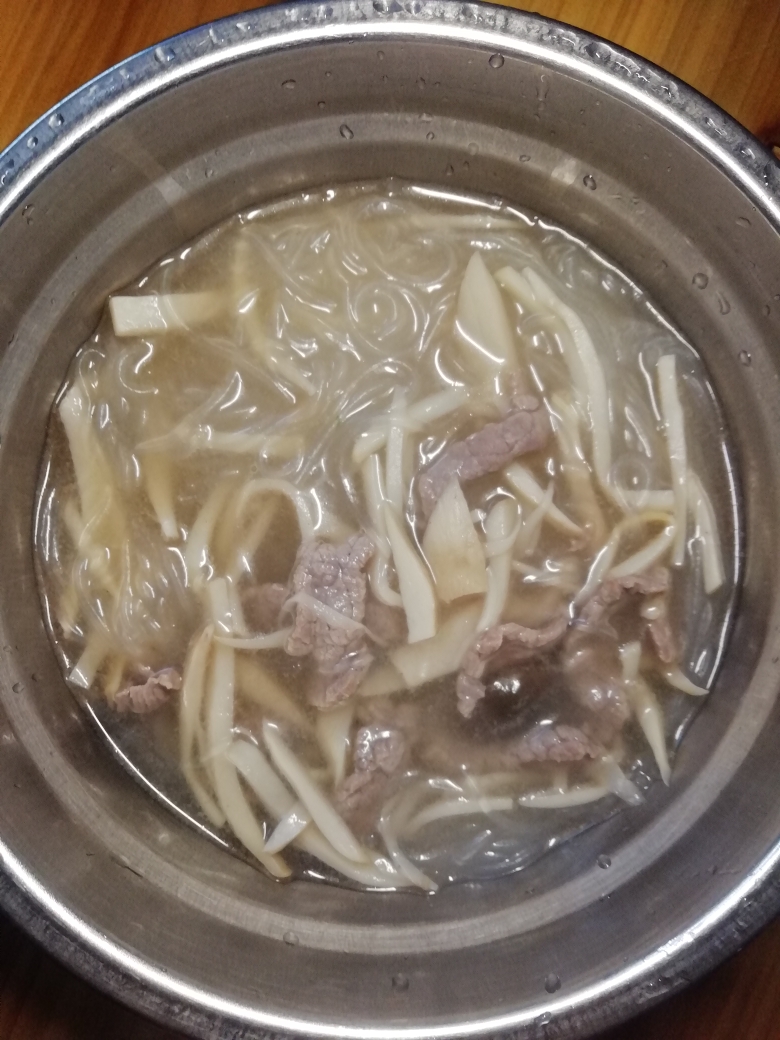 杏鲍菇牛肉粉丝汤的做法