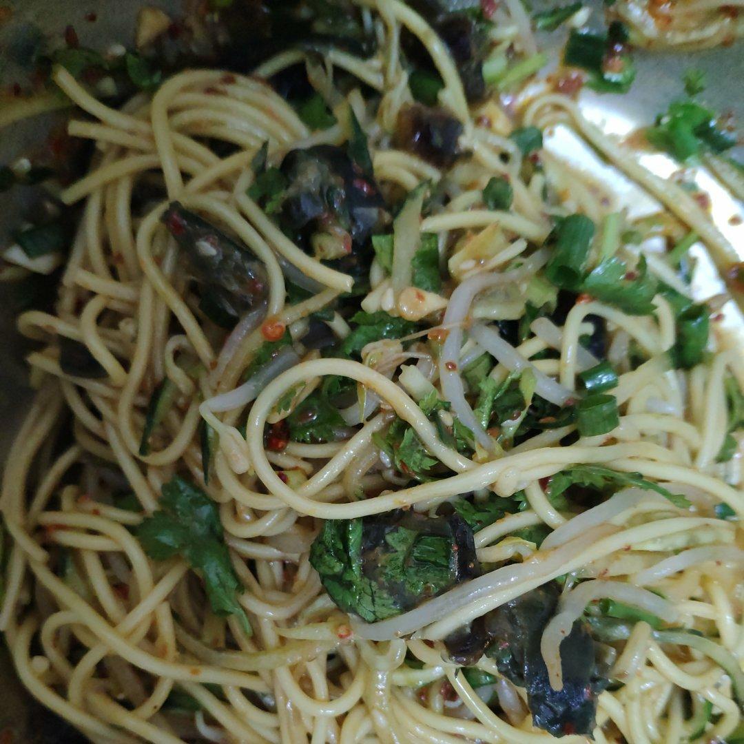 超简单的酸辣凉拌面