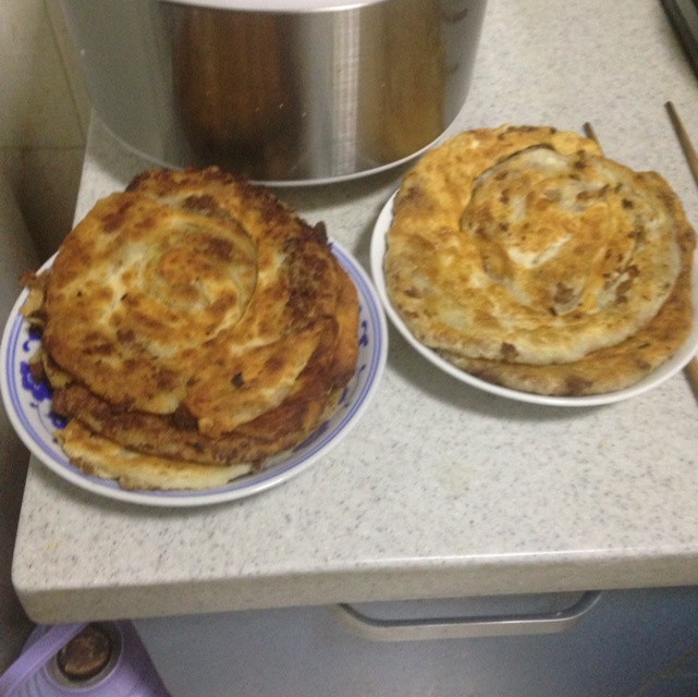 烫面葱香千层肉饼