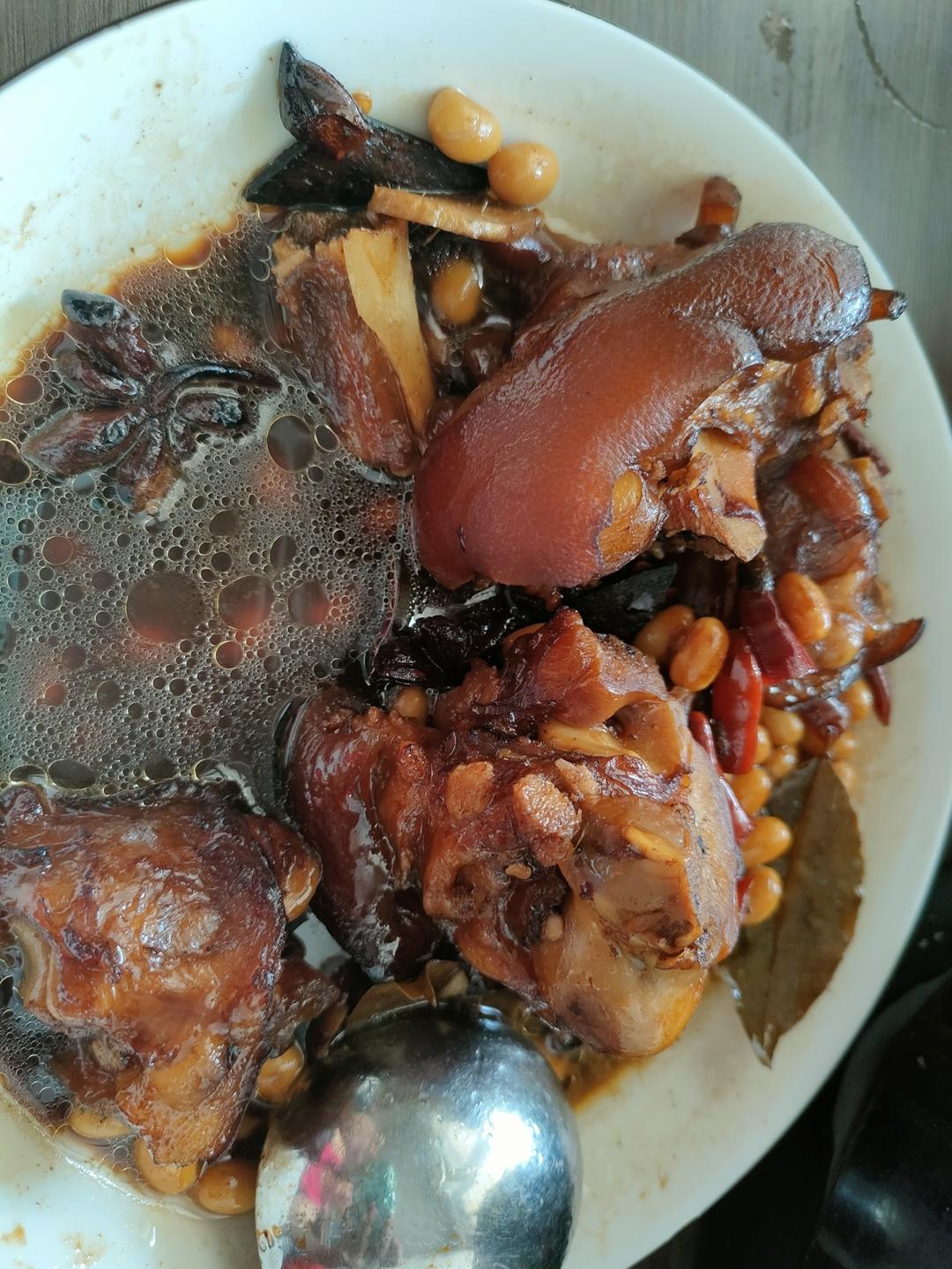黄豆焖猪蹄
