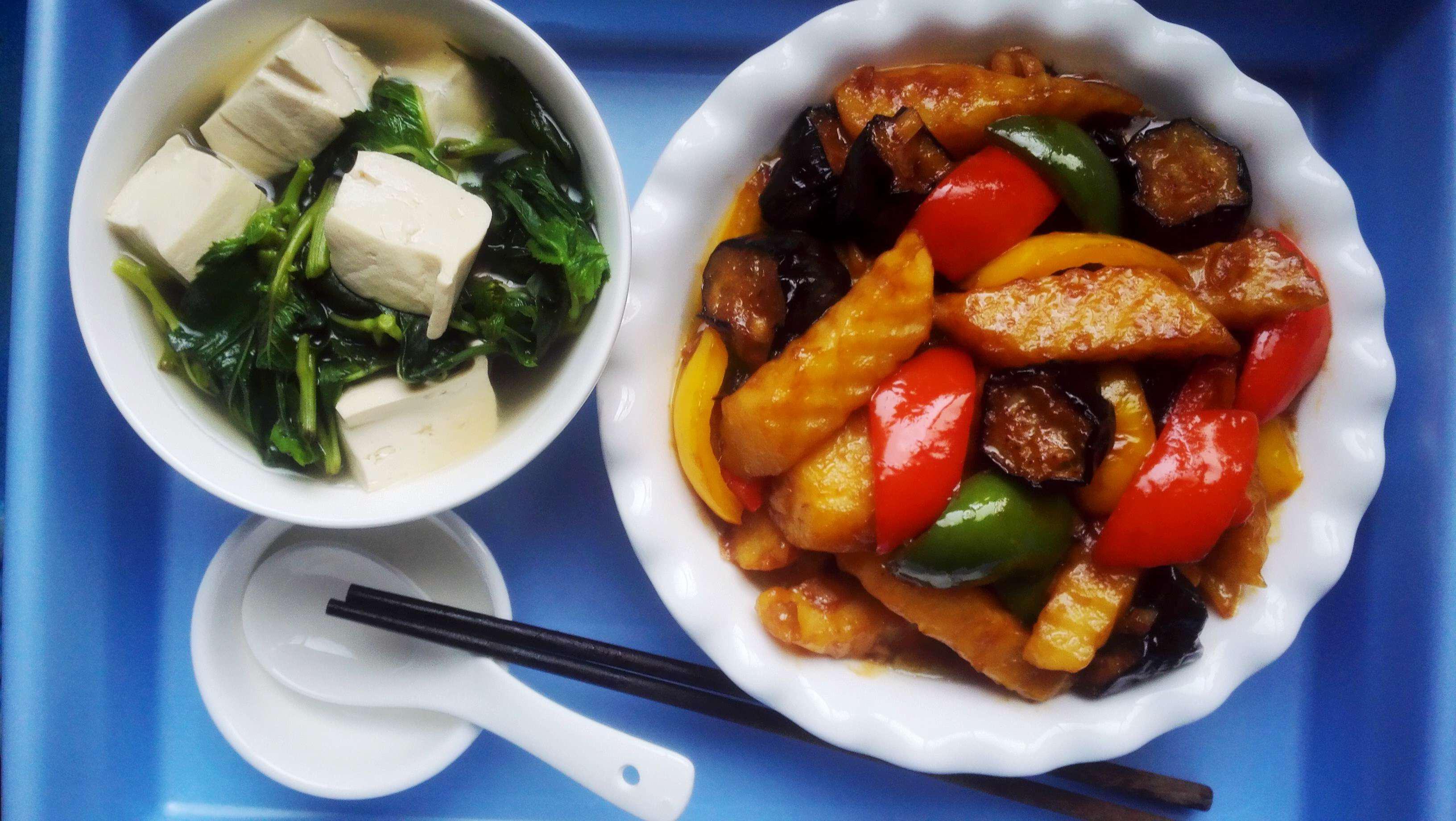 素食者不可错过的一道东北名菜丨地三鲜&野菜豆腐 · 圆满素食的做法