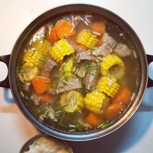 排骨玉米胡萝卜炖汤的做法 步骤1