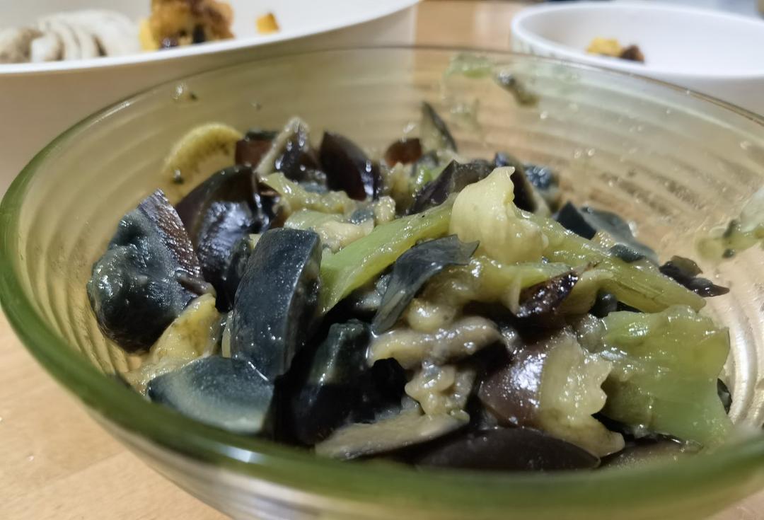 擂辣椒皮蛋茄子