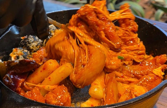 鸡胸肉芝士炒年糕的做法