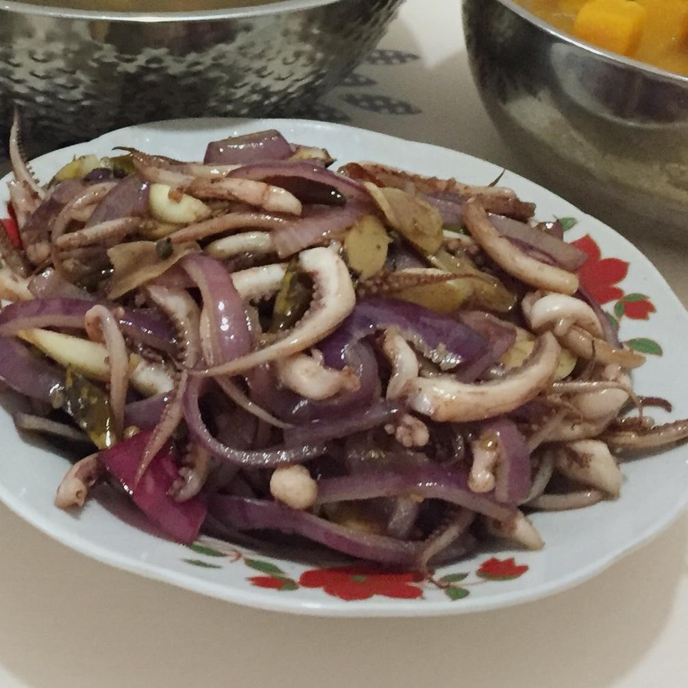 洋葱酱爆鱿鱼须