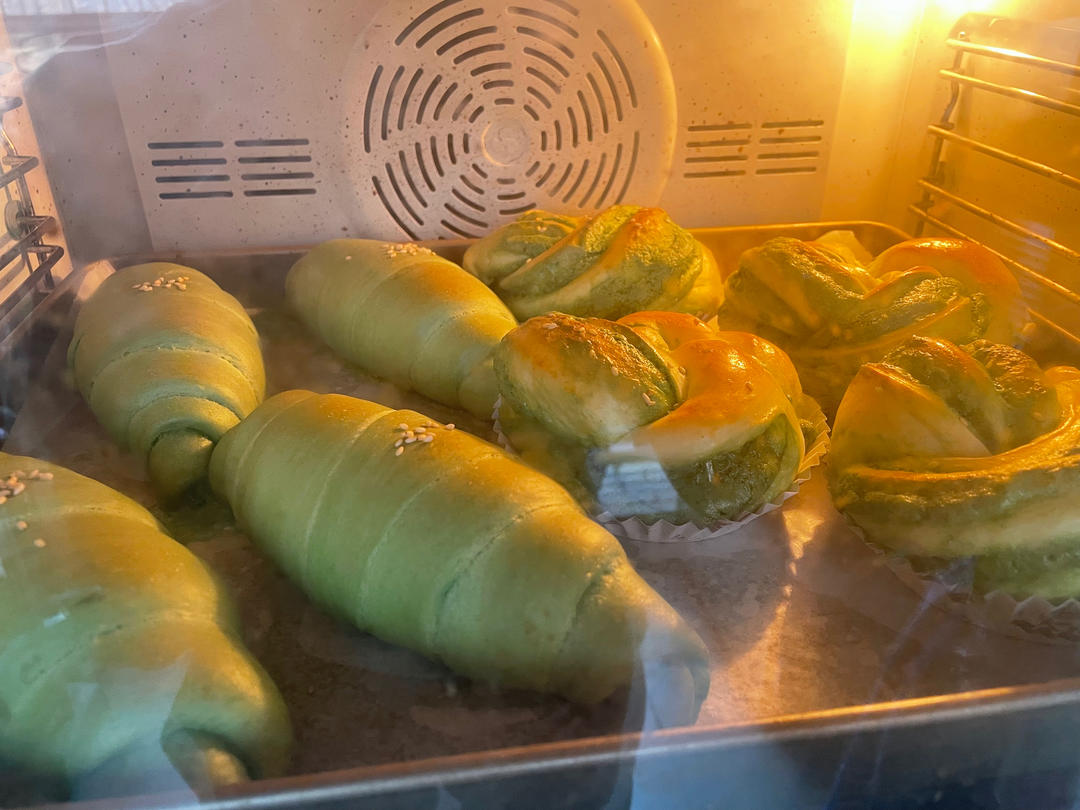 万能的、超级方便的百分百中种冷藏发酵法面包、菠萝包