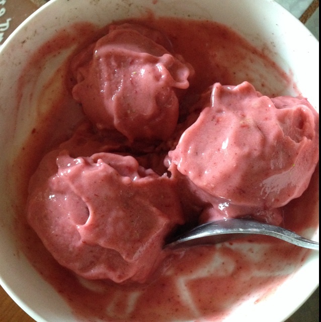 自制草莓冰淇淋的做法