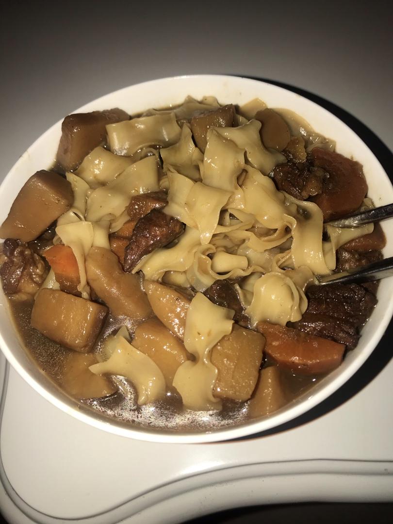 胡萝卜土豆～炖牛腩