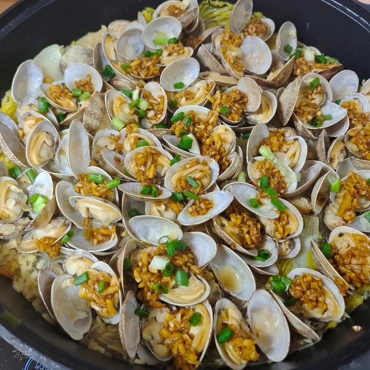 麻辣解馋‼️夜市美食 ｜ 蒜蓉花甲粉丝煲