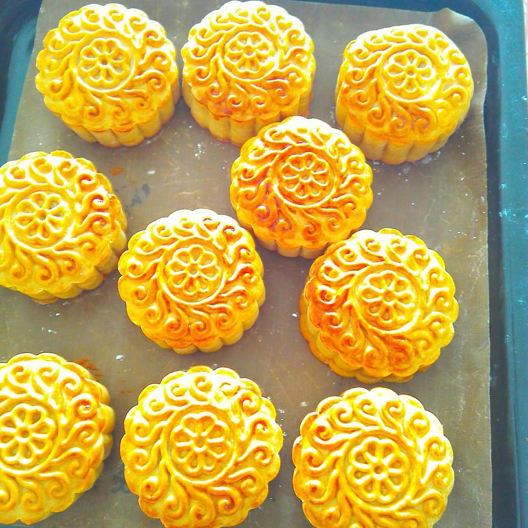 广式月饼—蛋黄莲蓉月饼