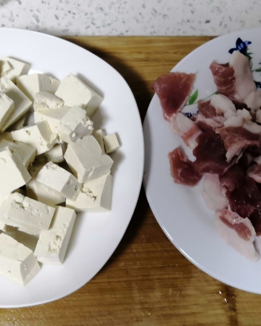 大白菜五花肉豆腐炖粉条的做法 步骤2