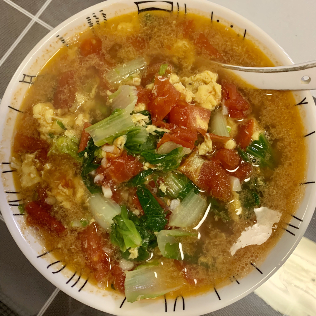 简单又美味的西红柿鸡蛋青菜汤