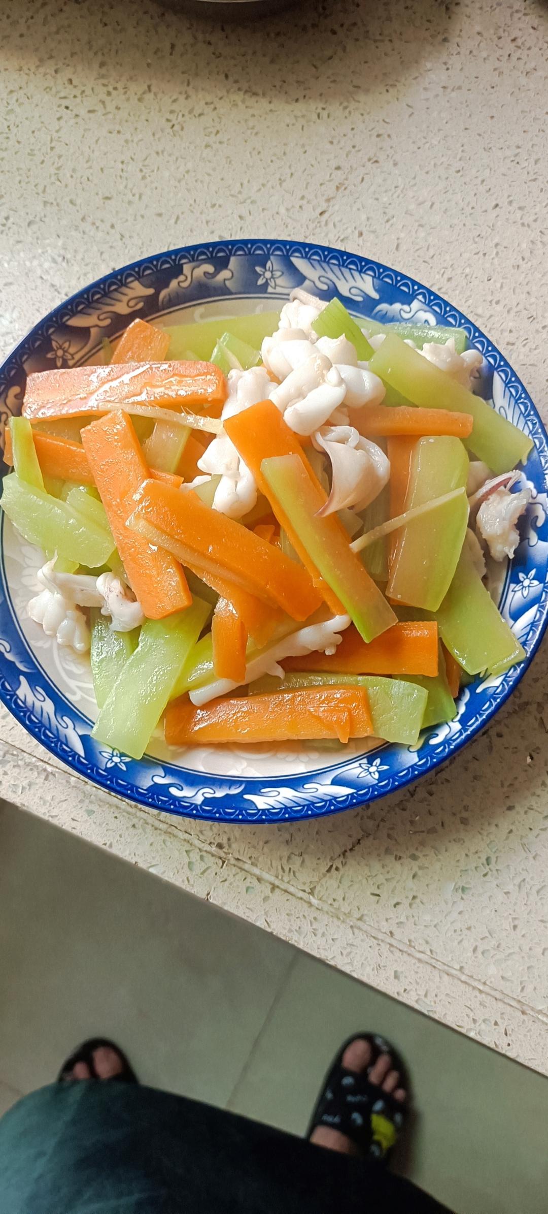 清炒莴笋丝（脆嫩又清爽）