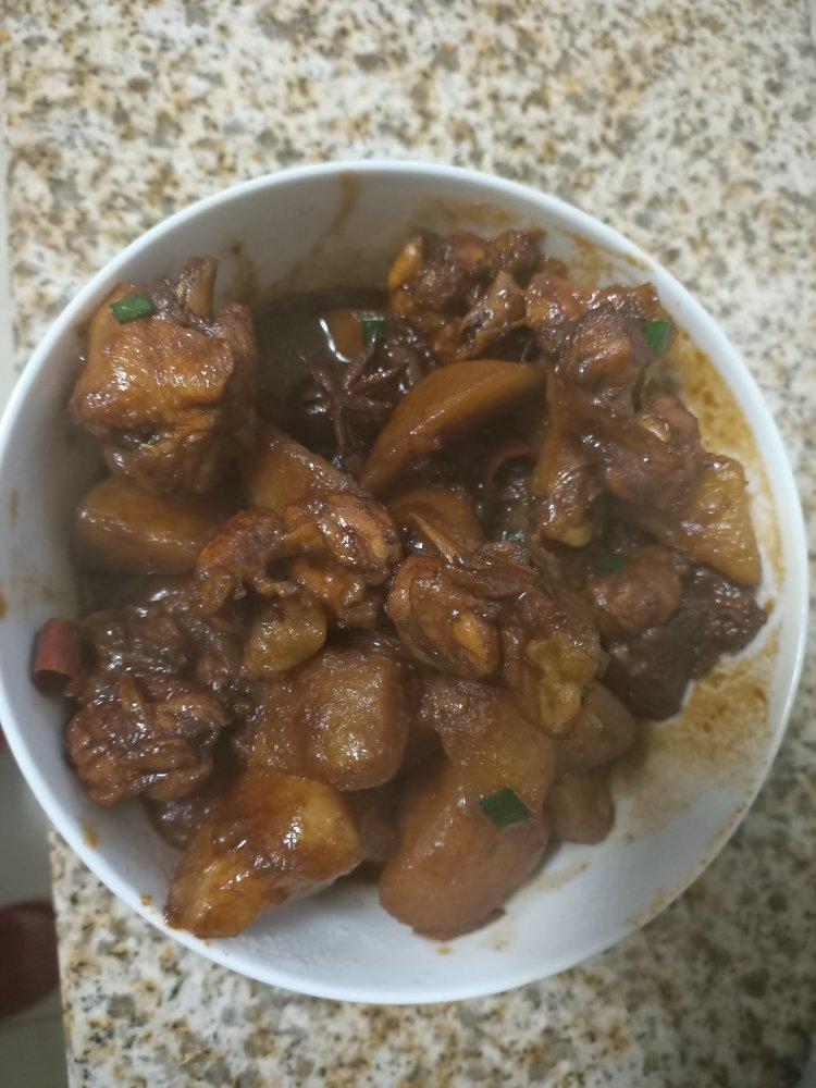 鸡腿炖土豆