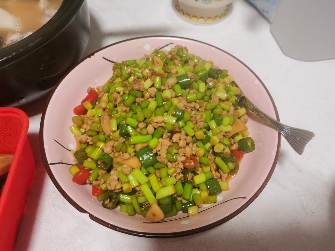 蒜苔炒肉末，三碗米饭都不够吃