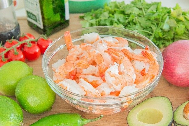 牛油果虾仁沙拉（Shrimp Avocado Salad）的做法 步骤1