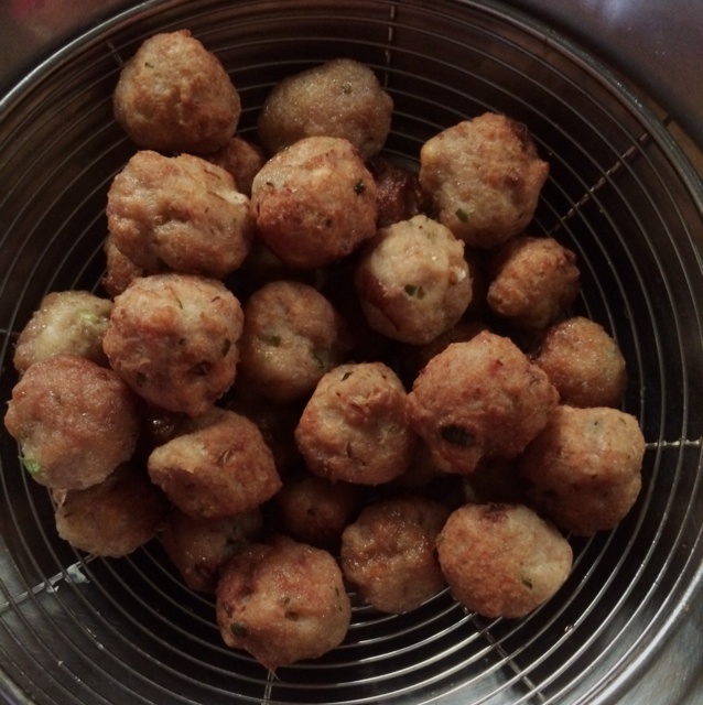 自制油炸肉丸子