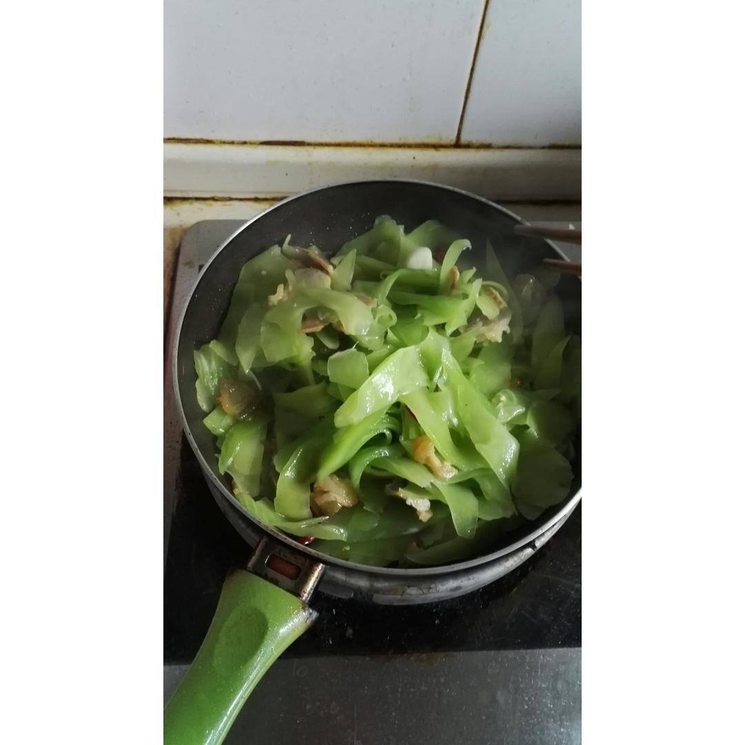 老丁的私房菜-腊肉炒莴笋