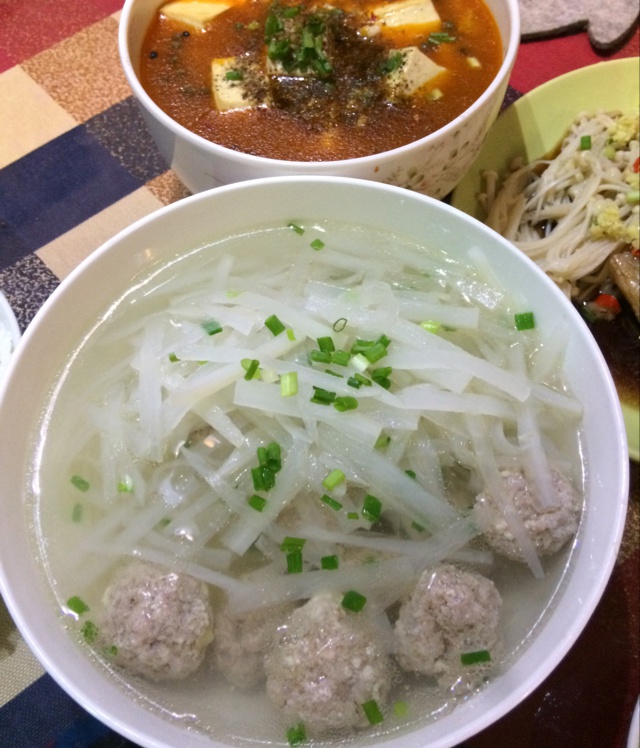 【10分钟系列】白萝卜豆腐圆子汤