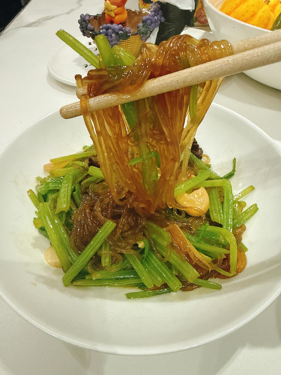 小美芹菜炒粉条