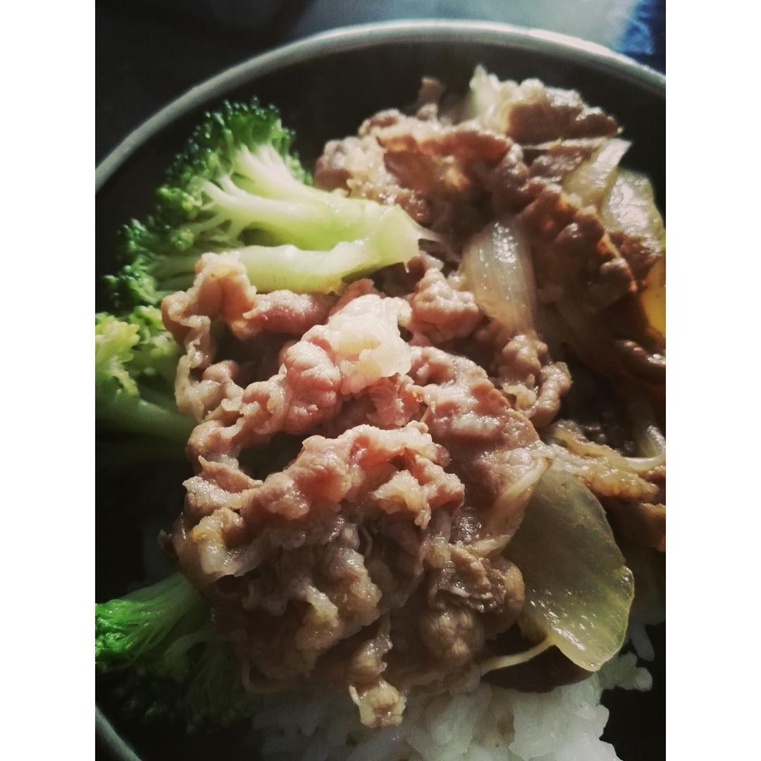 日式牛肉盖饭