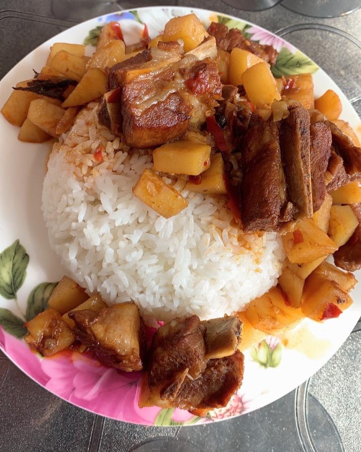 川味土豆烧排骨