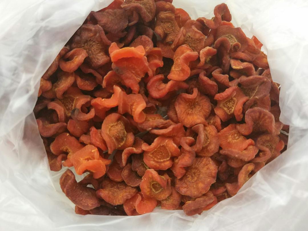 依照子瑜妈妈的方子制作的胡萝卜干，给宝宝当零食