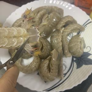 椒盐赖尿虾的做法 步骤1
