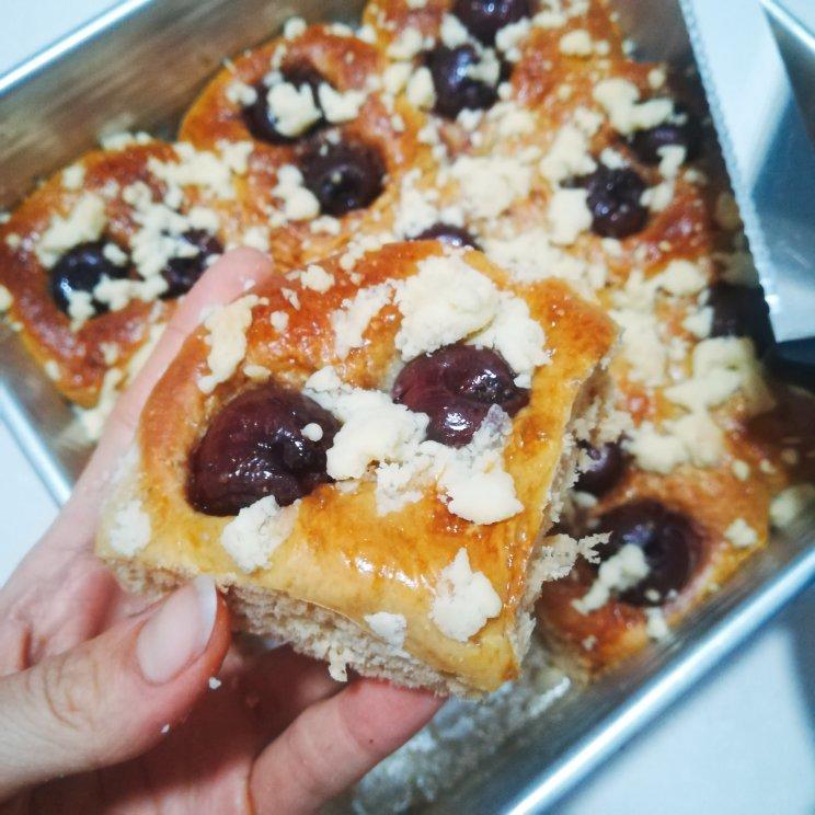 漪eva做的爆浆樱桃面包附整颗樱桃去核方法