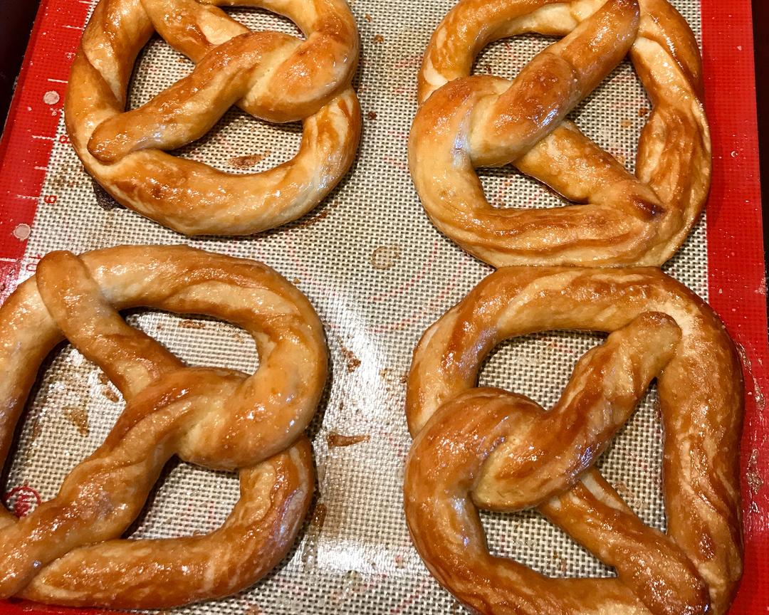 香软纽结饼 soft pretzel的做法 步骤10