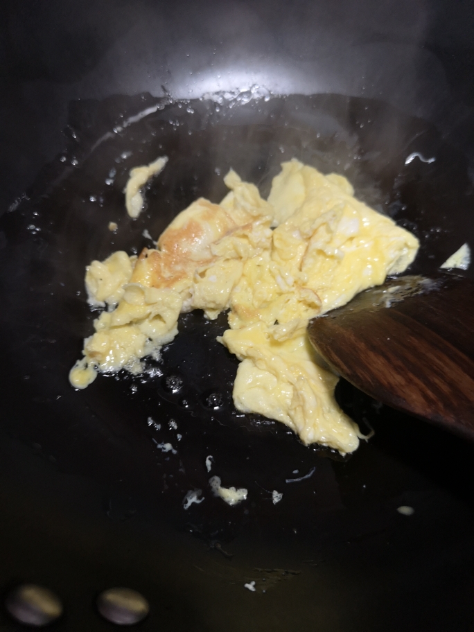 大饼绝配—黄豆酱炒鸡蛋的做法 步骤4