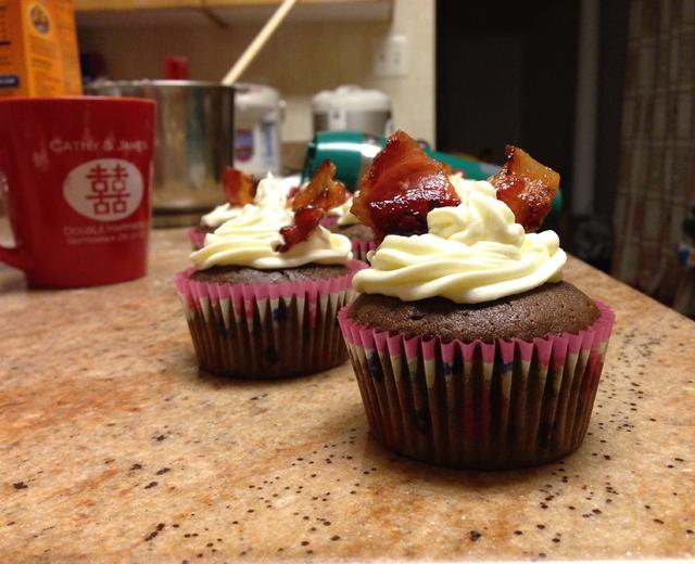 Beer Batter Maple Bacon Cupcakes