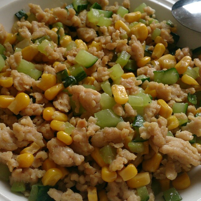 鸡肉黄瓜玉米粒