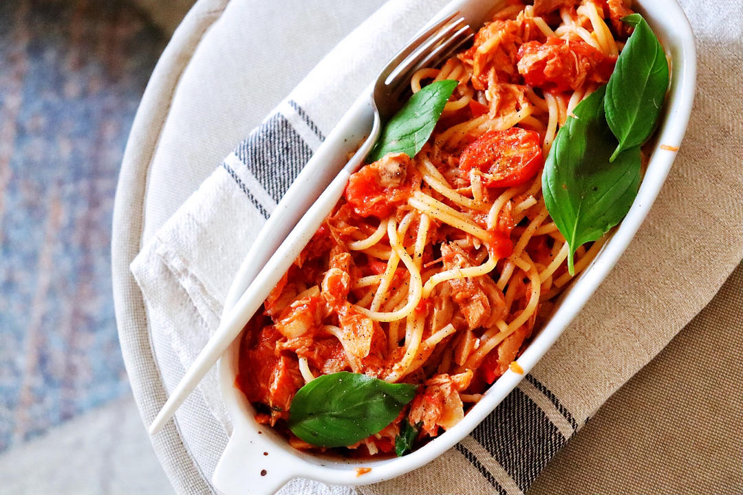 我爱蒙奇奇做的金枪鱼番茄酱意大利面 spaghetti