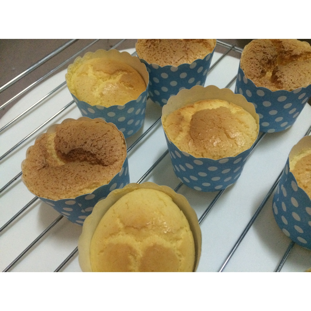 消耗淡奶油之作——淡奶油小蛋糕