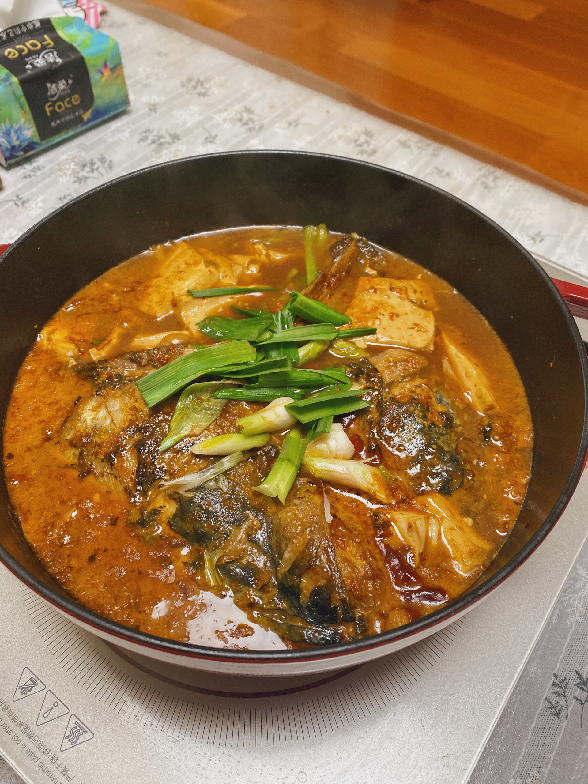 鱼头炖豆腐锅