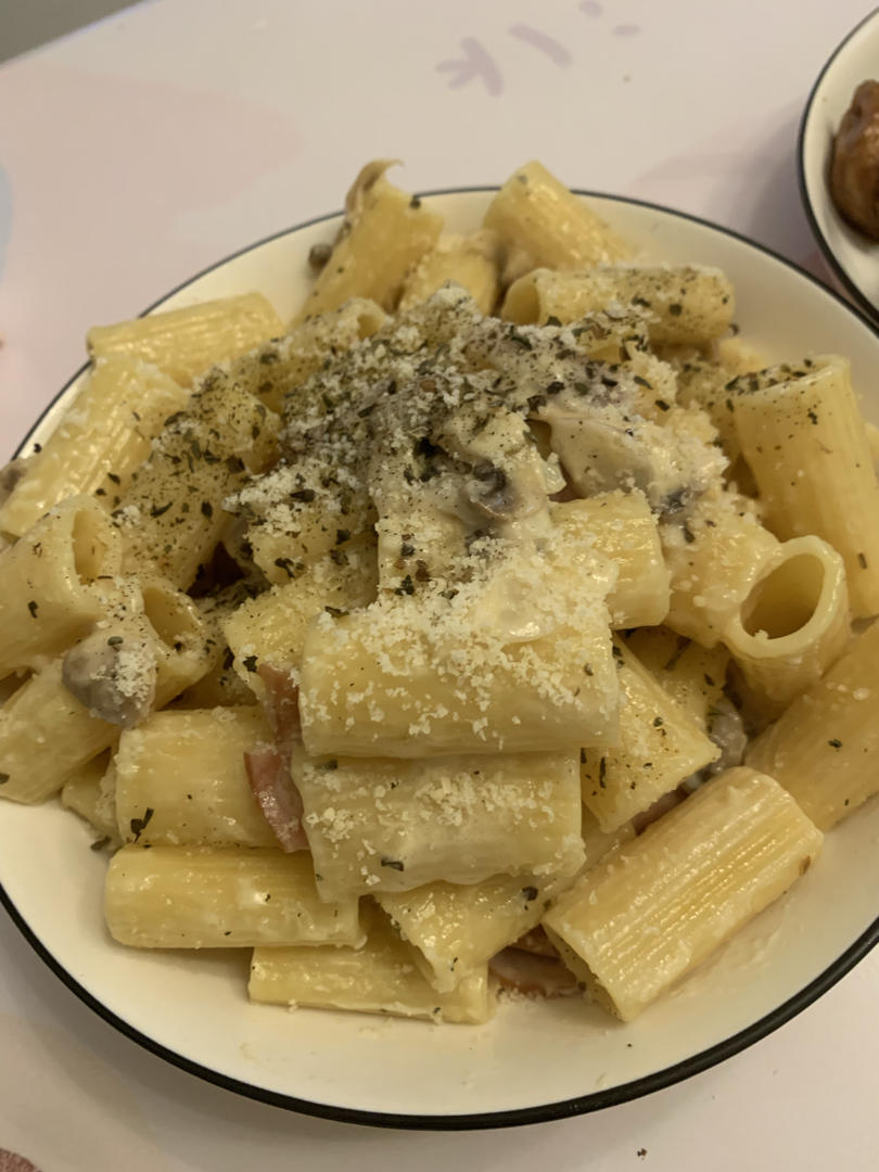白蘑菇奶油培根意面