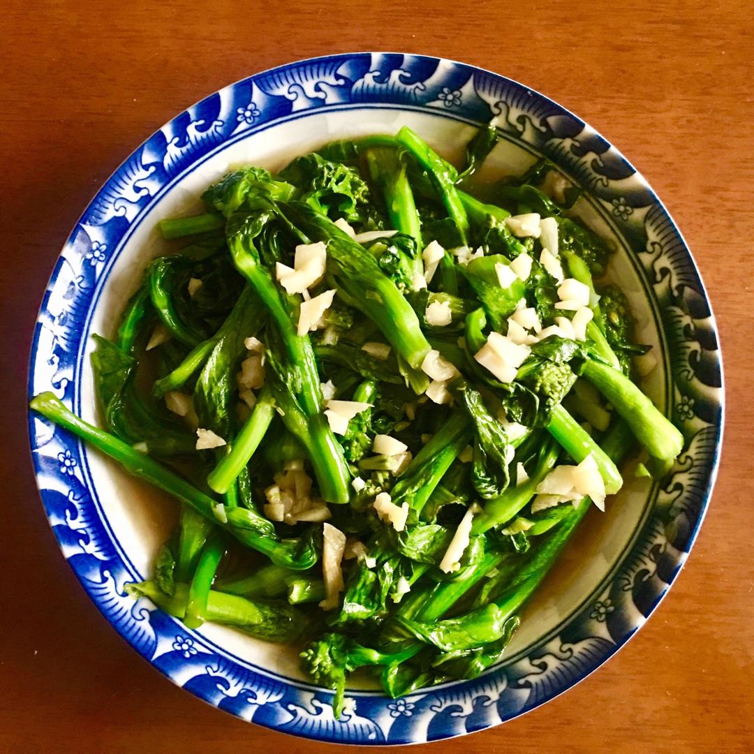 蒜蓉炒菜苔