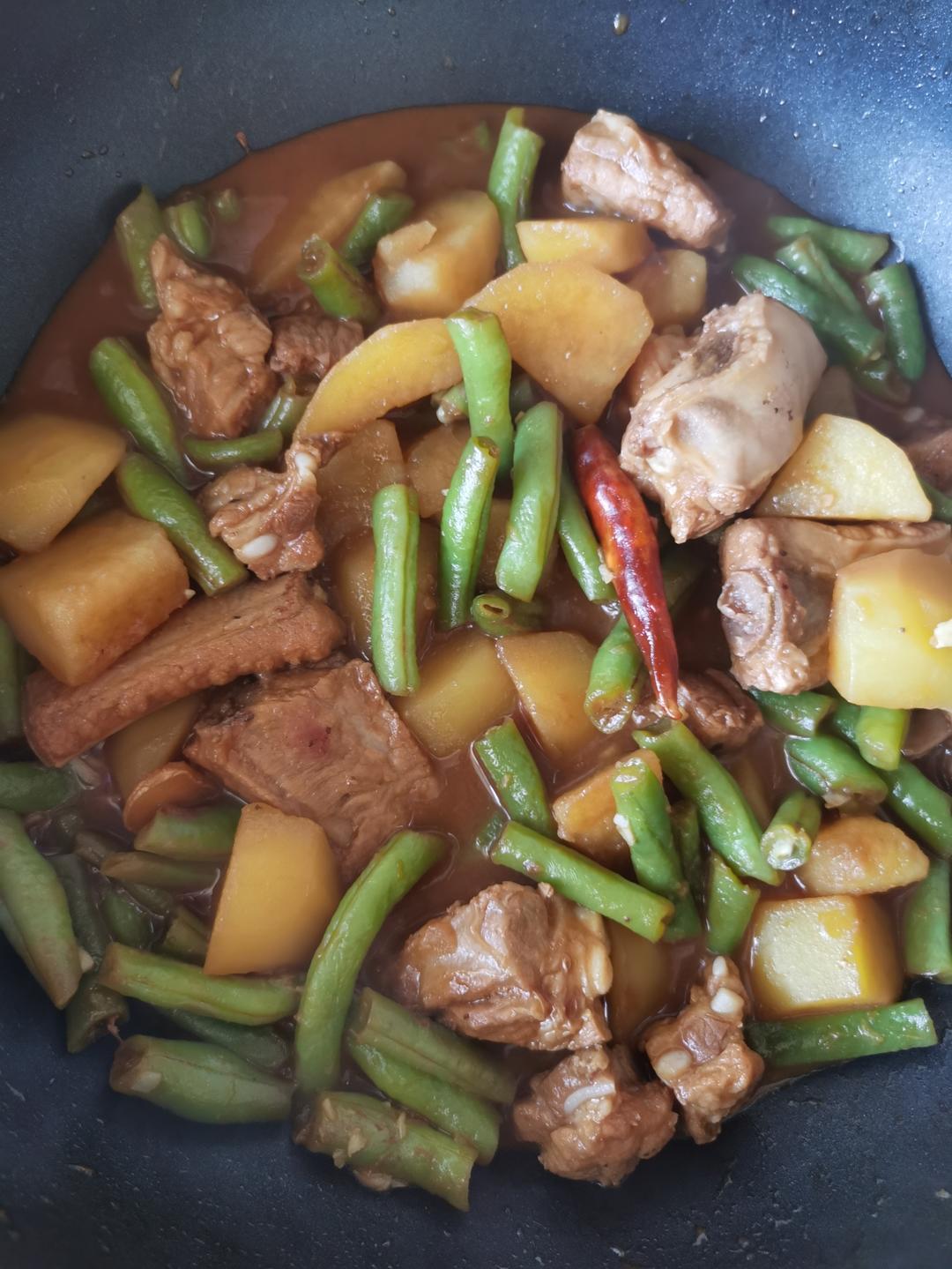 硬菜代表--排骨炖豆角土豆（豆角焖面胚子）