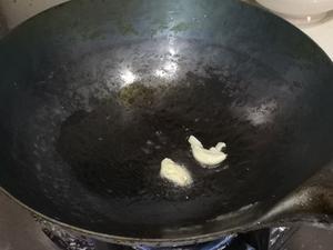 5分钟搞定豆豉鱼炒油麦菜的做法 步骤3